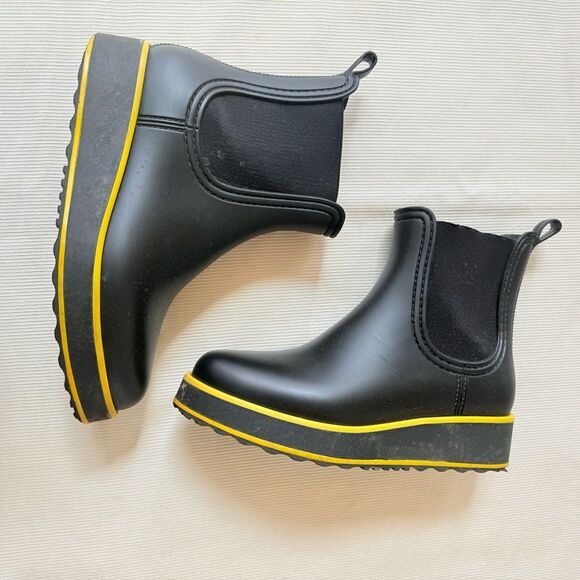Bernando Womens Ankle Rain Snow Boots Waterproof Chelsea Rubber Black Used 8 - Picture 1 of 7